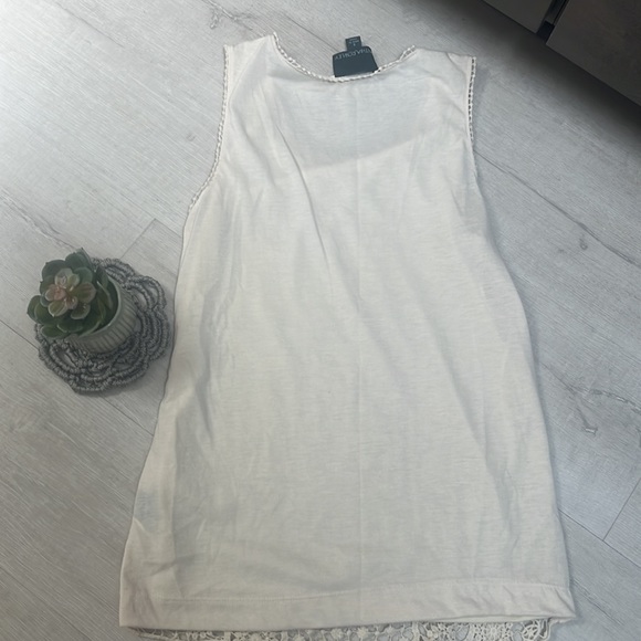 Top Sleeveless Lace Over Lay Tank - Picture 2 of 5